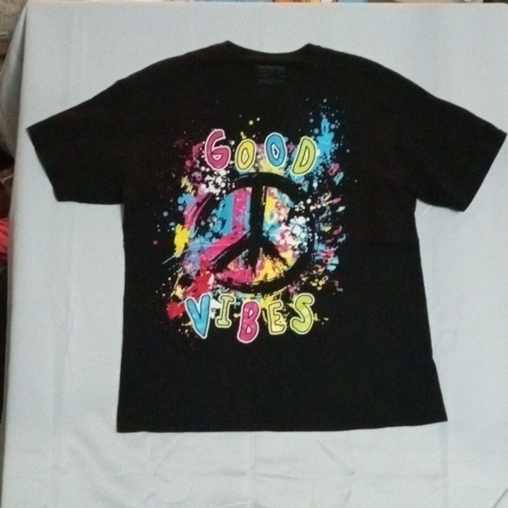 Akademiks T-shirt Size L Black with Peace graphic Pre-owned